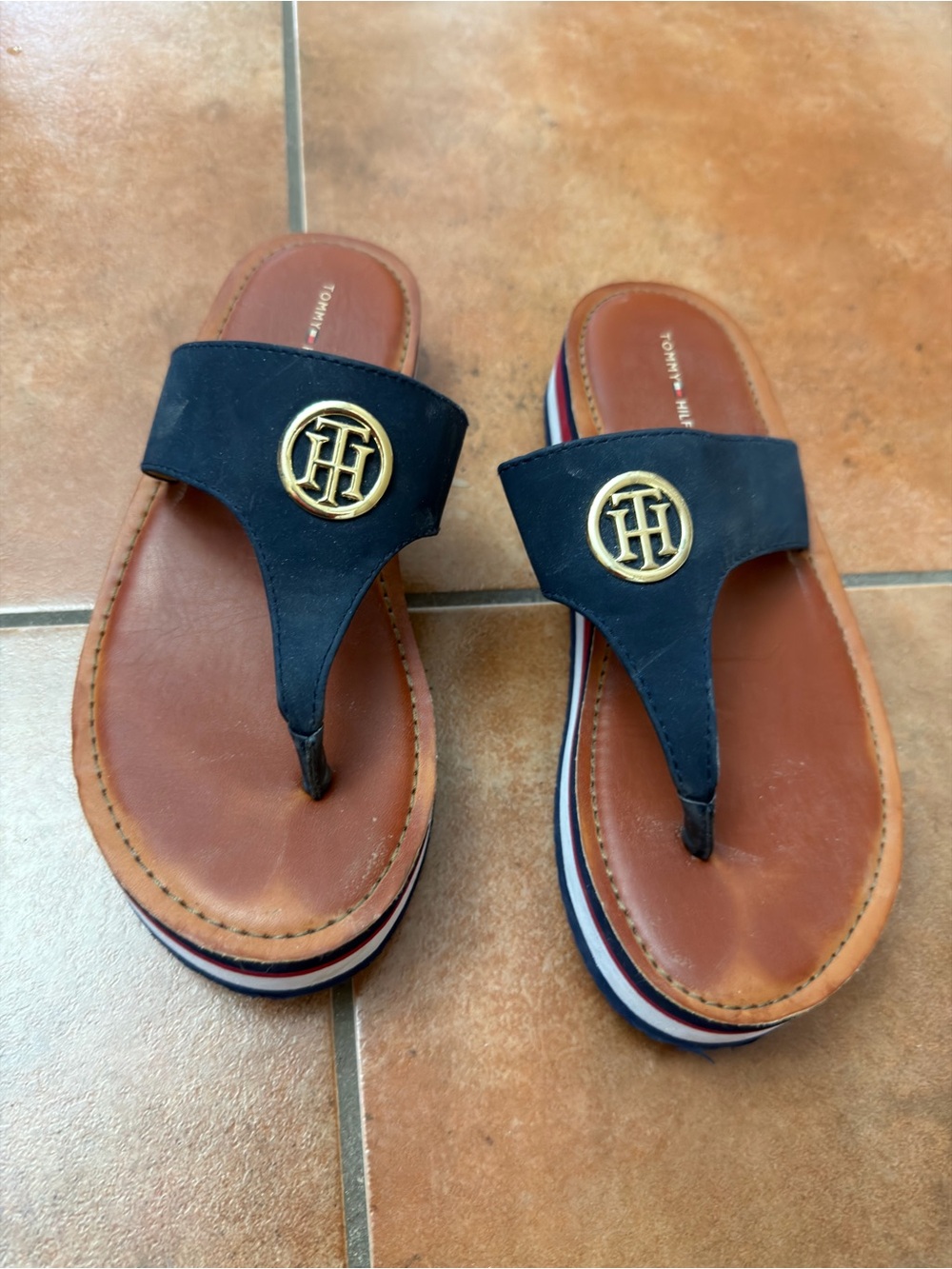 Tommy Hilfiger Navy Thong Sandals with Tan Footbed & Gold Emblem